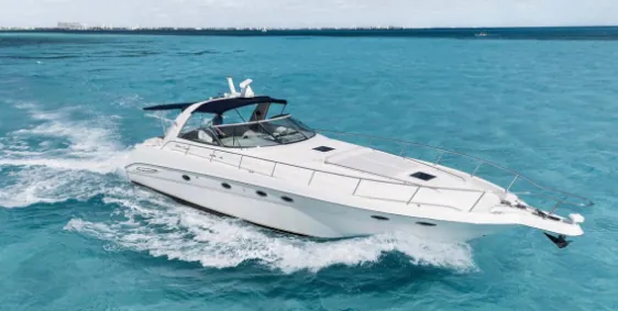 Sea Ray yacht cruising with a wake behind